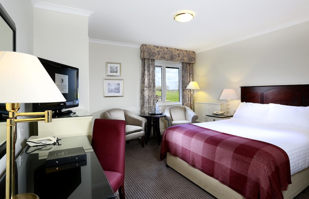 Standard Room, 1 King Bed (Standard King) - Photo 3