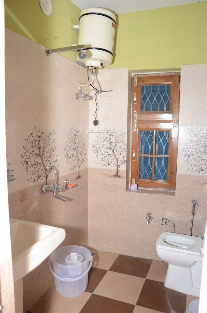 Deluxe Room - Photo 11