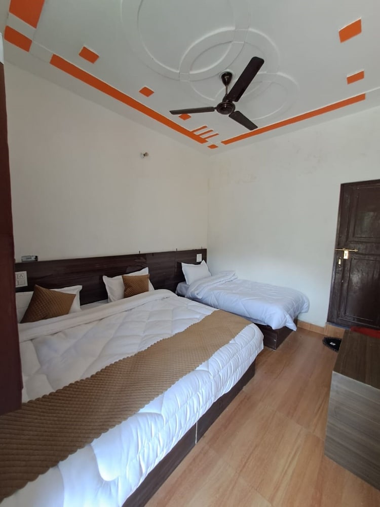 Basic Double Room photo 3