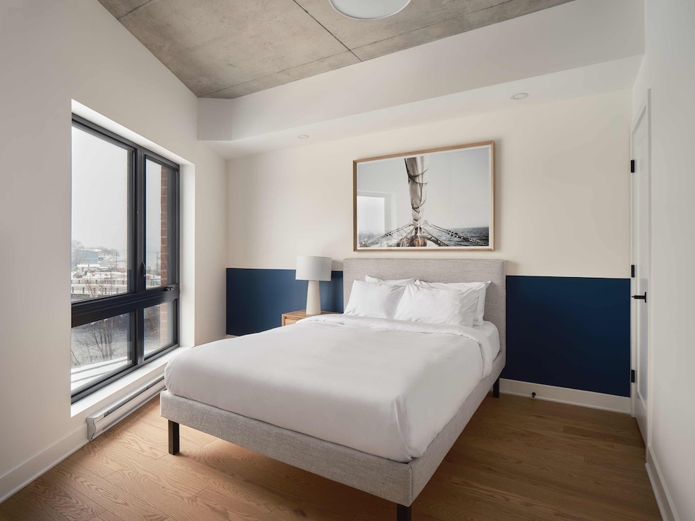 307 - 3rd Floor - 1 Bedroom Suite, Queen Bed, River View photo 1