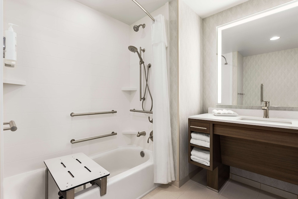 Studio Suite, 1 King Bed, Accessible, Bathtub - Photo 1
