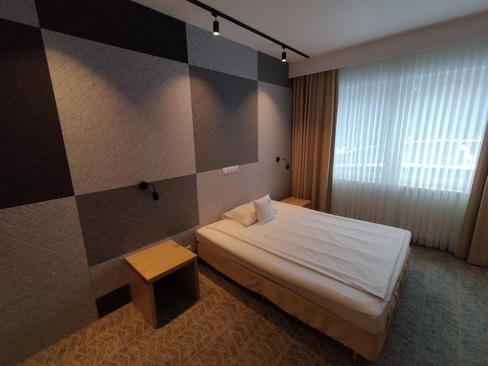 Standard Room, 1 King Bed, Private Bathroom photo 2
