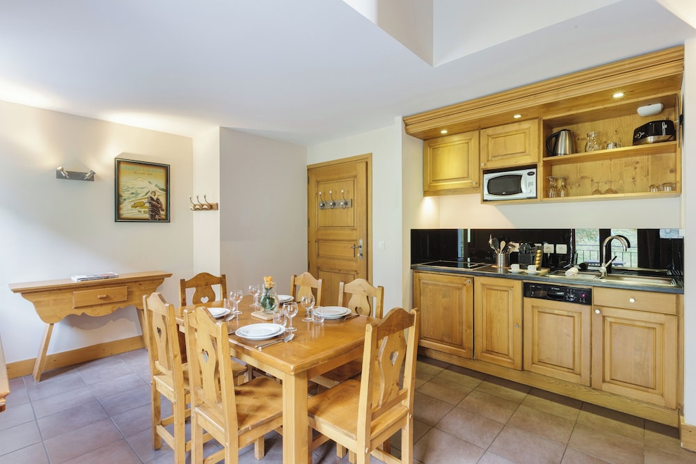 Family Apartment, Multiple Bedrooms (Vallorcine Buet 53 ski in / ski out) Family Apartment, Multiple Bedrooms (Vallorcine Buet 53 ski in / ski out)