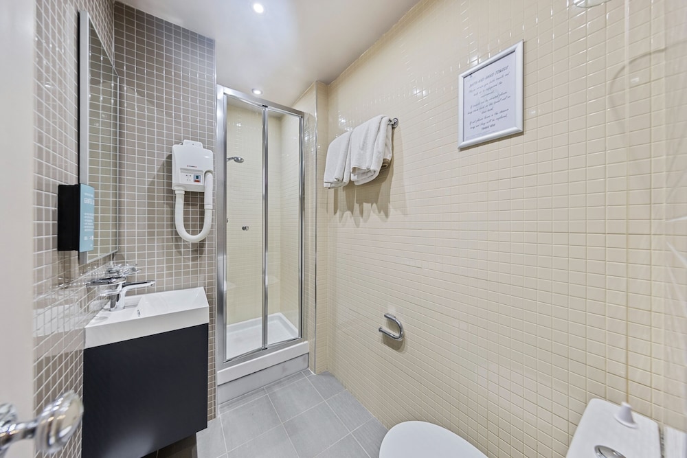 Superior Twin Room, Private Bathroom, City View photo 2