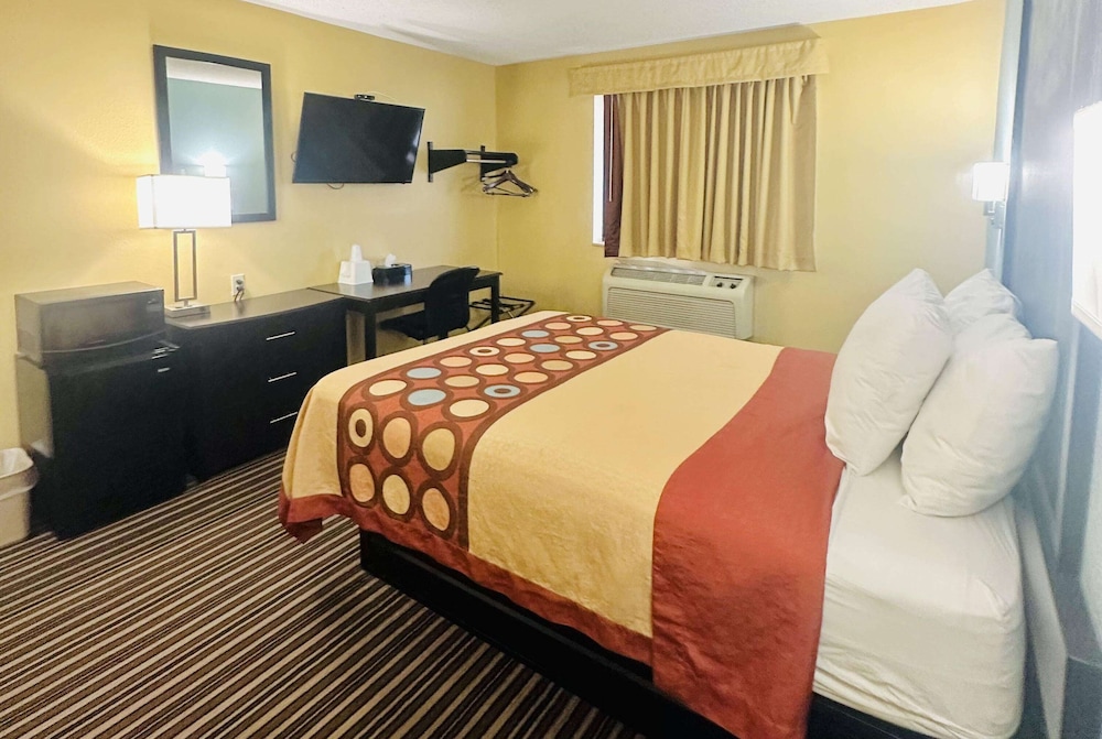 Standard Room, 1 Queen Bed - Photo 2