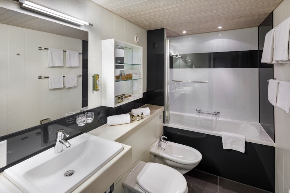 Suite without Balcony (Forest view, located at the rear of the Hotel) - Photo 4
