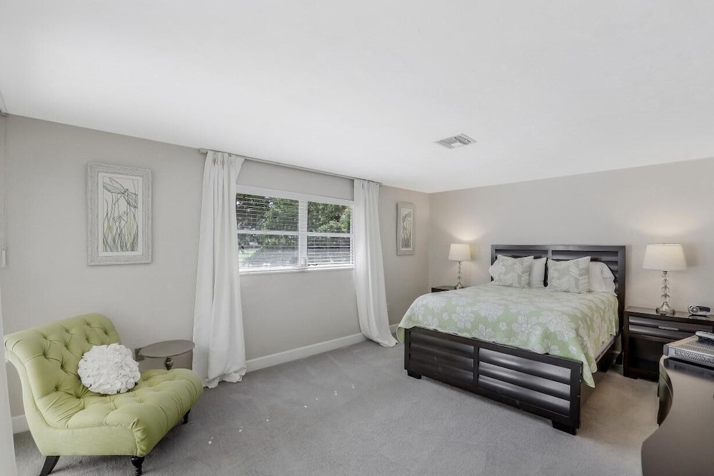 House, Multiple Beds (216 Shadowridge Court) photo 1