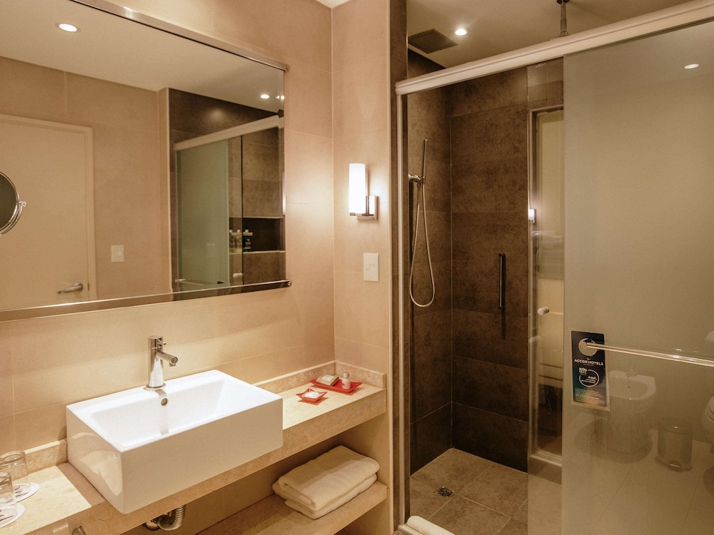 Standard Room, 2 Twin Beds thumbnail 6