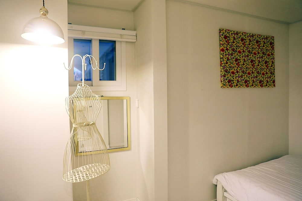 Room 303 photo 2