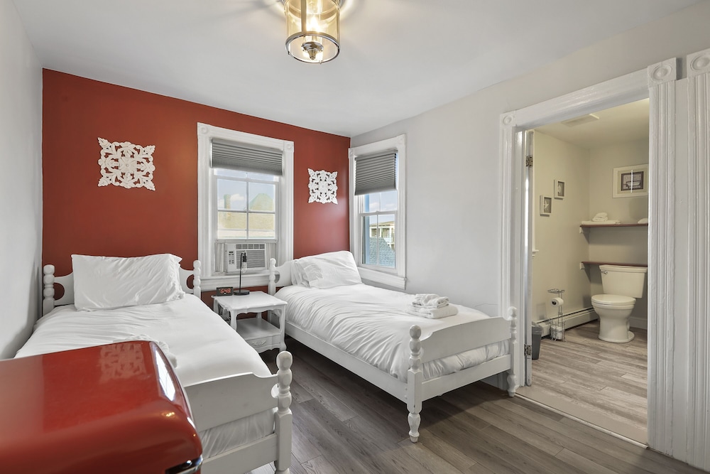 Standard Double Room, Ensuite (Vermont Room)