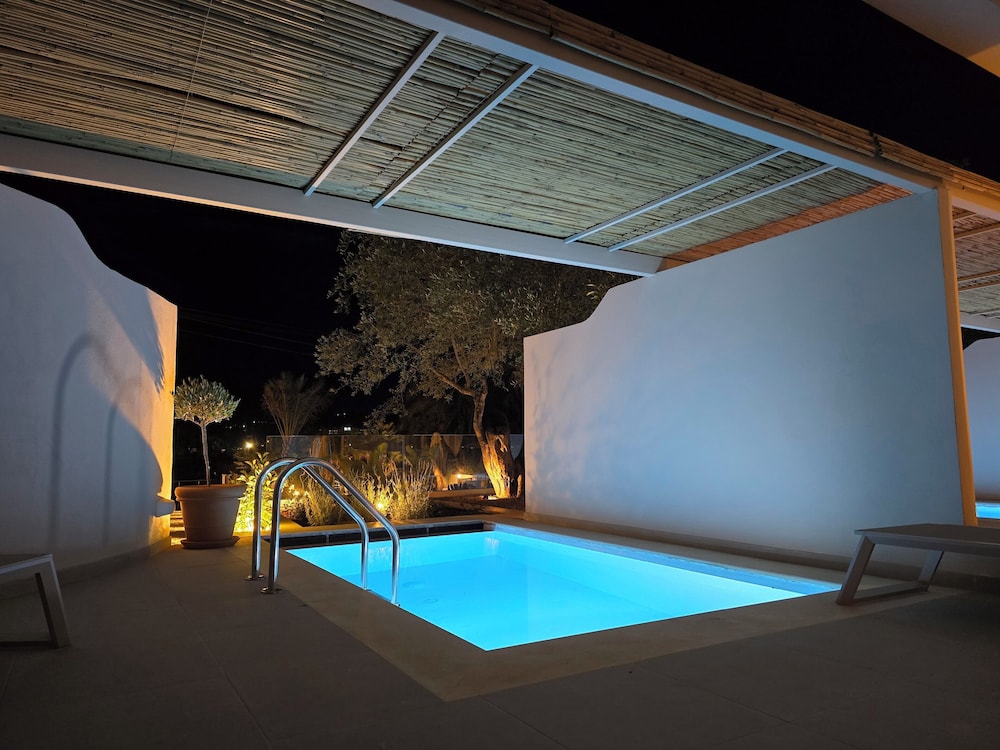 Deluxe Suite, Private Pool, Sea View photo 3