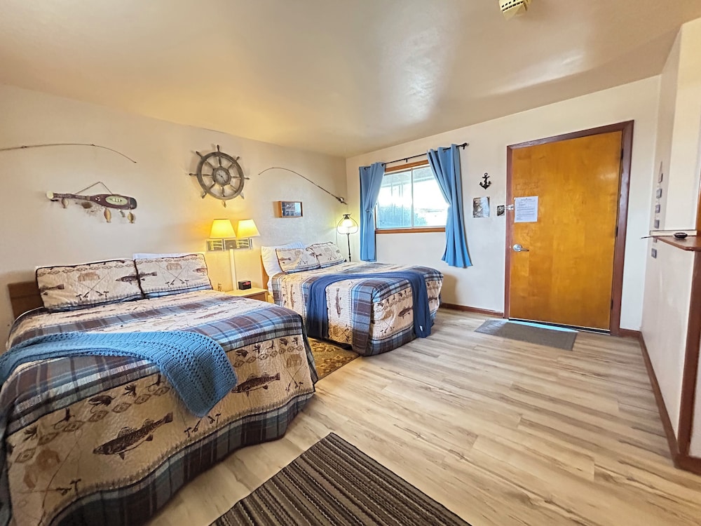 Suite #4, Deluxe Studio Suite, 2 Queen Beds, Kitchenette, Ground Floor photo 2