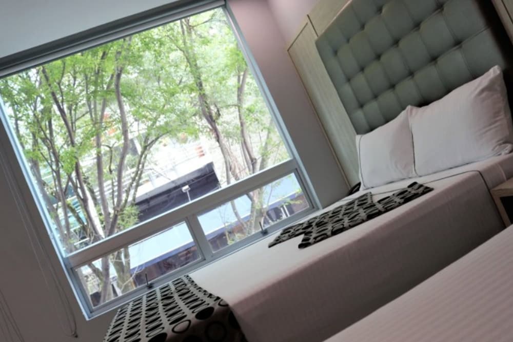Standard Room, 2 Double Beds photo 2