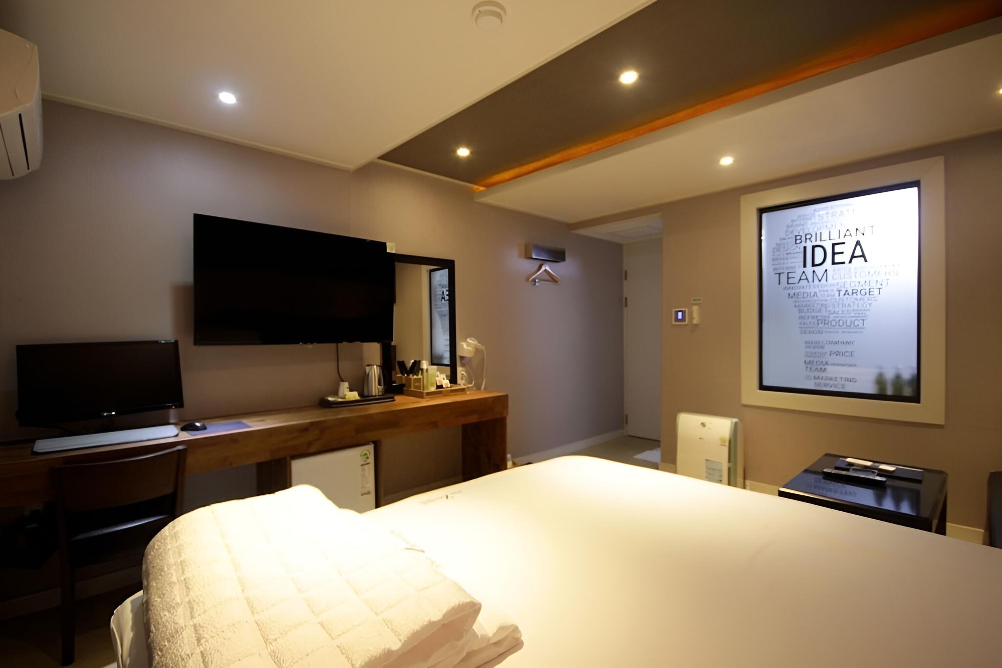 Room (Standard room (free watching Netflix ) - Photo 11