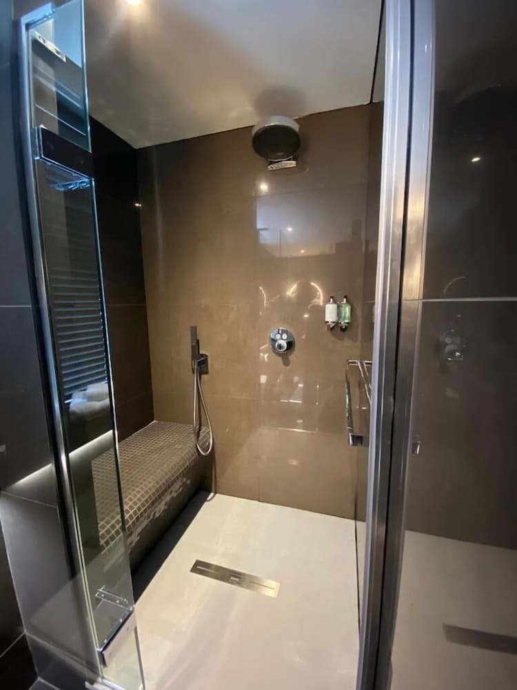 Superior Suite, 1 King Bed, Non Smoking - Photo 14
