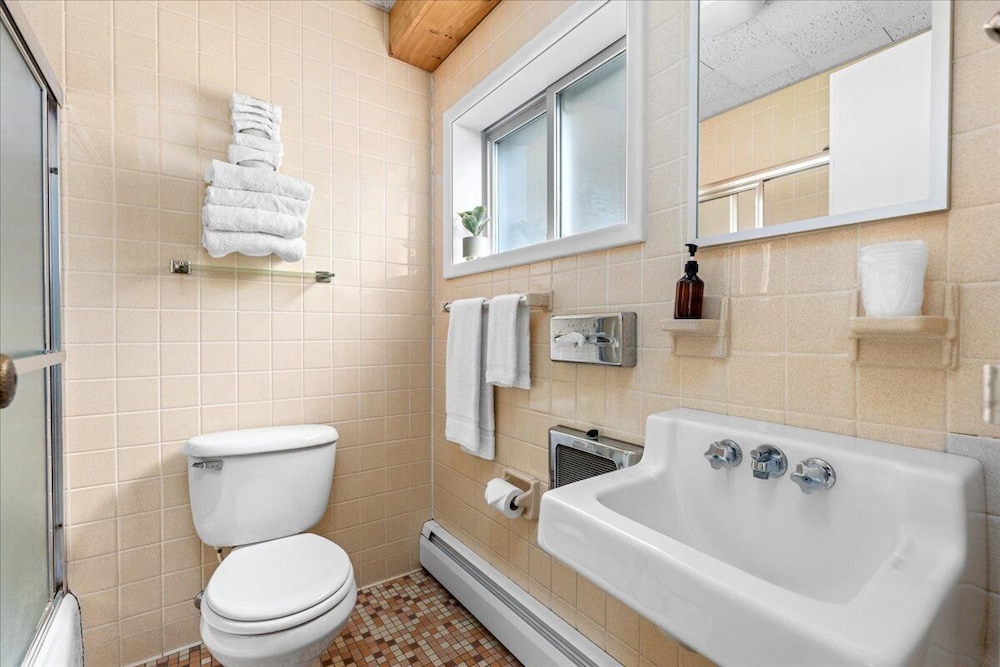 Classic Room, 2 Queen Beds, Kitchenette photo 3