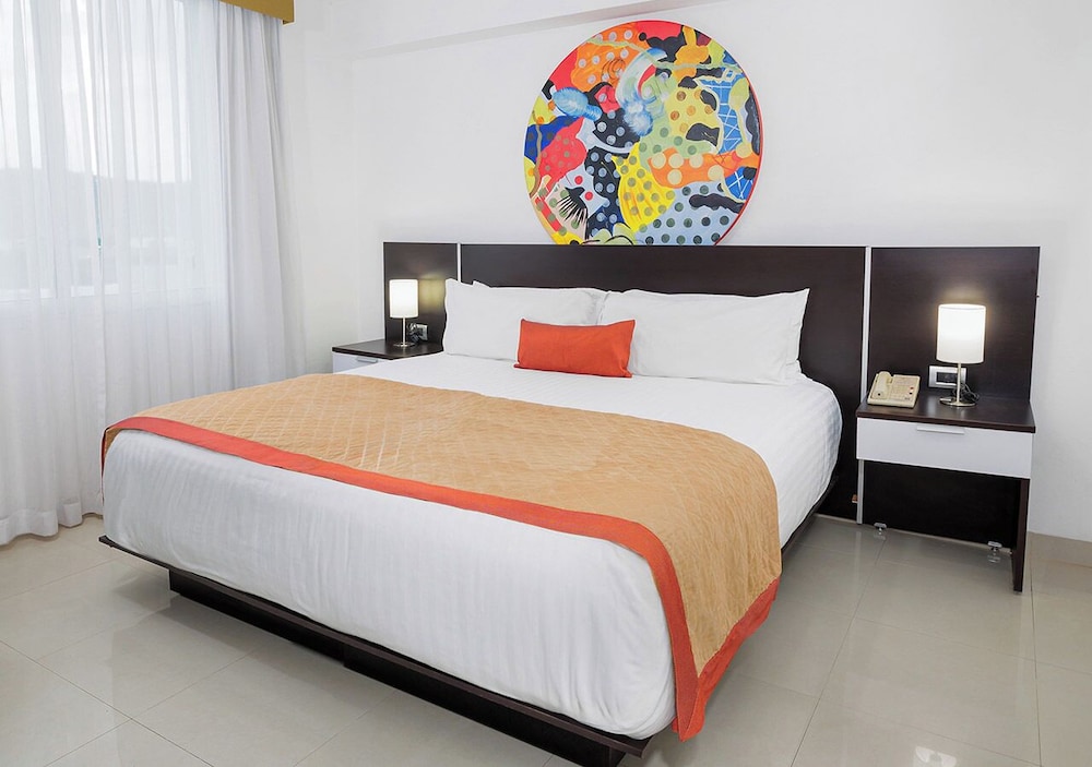 Standard Room, 1 King Bed - Photo 6