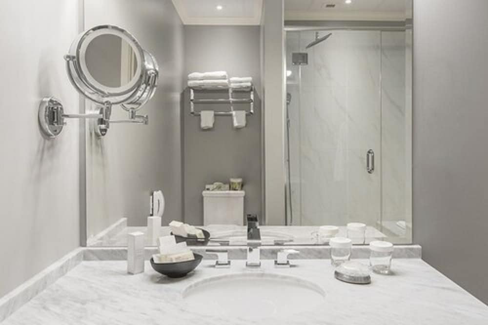 Premier Room, 1 King Bed - Photo 2