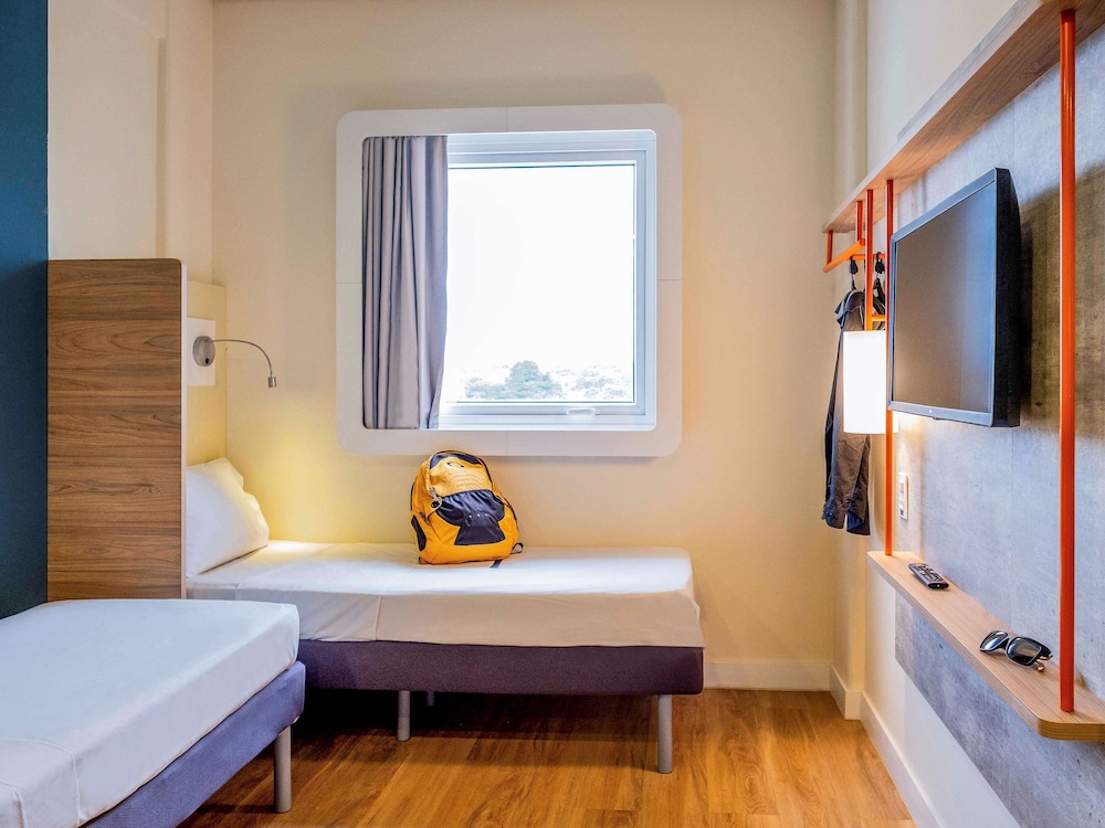Standard Room, 2 Twin Beds - Photo 1