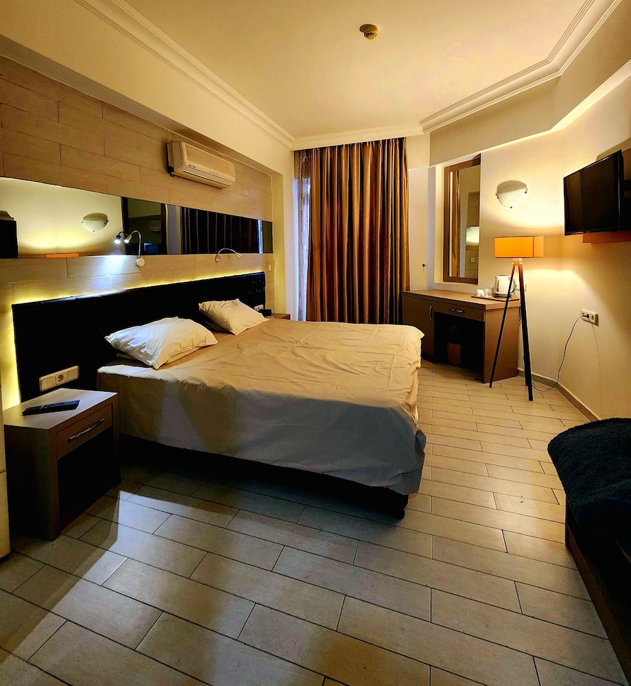 Standard Double Room, 1 Bedroom, Pool View