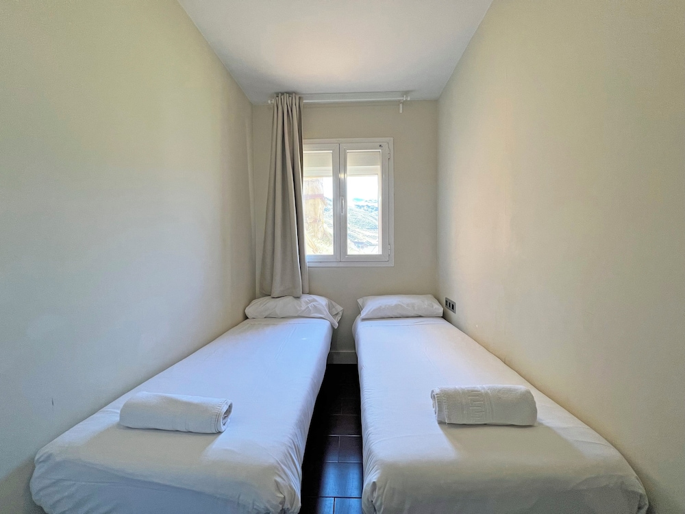 Basic Apartment photo 2
