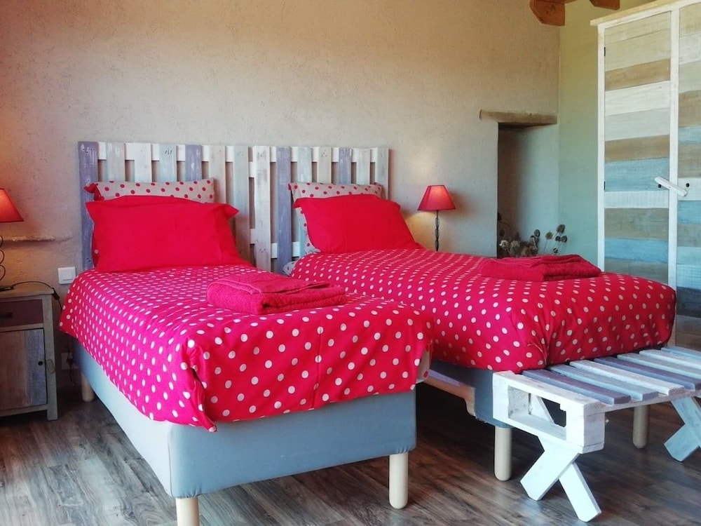 Double Room, Ensuite (Coquelicot) photo 3