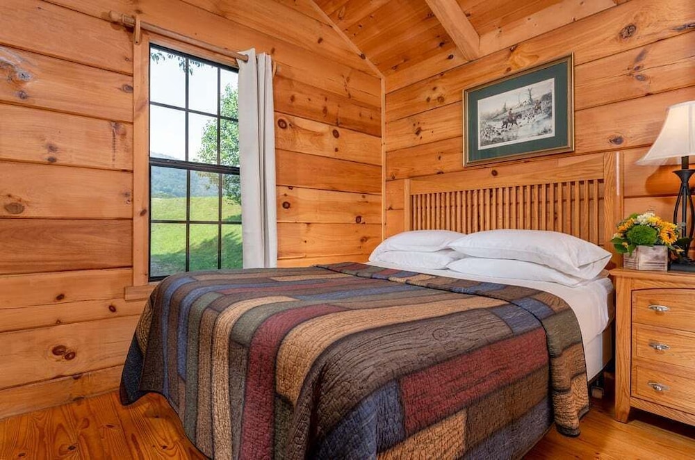 Cabin, Private Bathroom (Blue Ridge Mountains Cabin- No Breakfast, No Pets)
