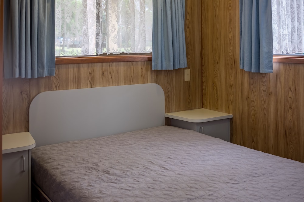 Economy Cabin, Kitchenette - No Linen Provided photo 2
