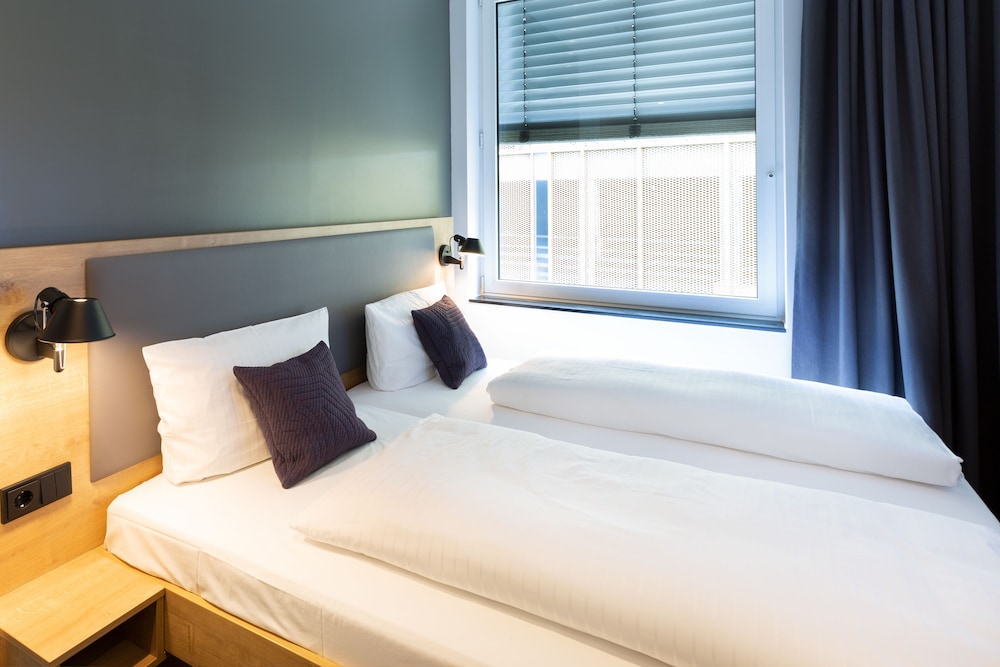 Standard Double or Twin Room photo 2