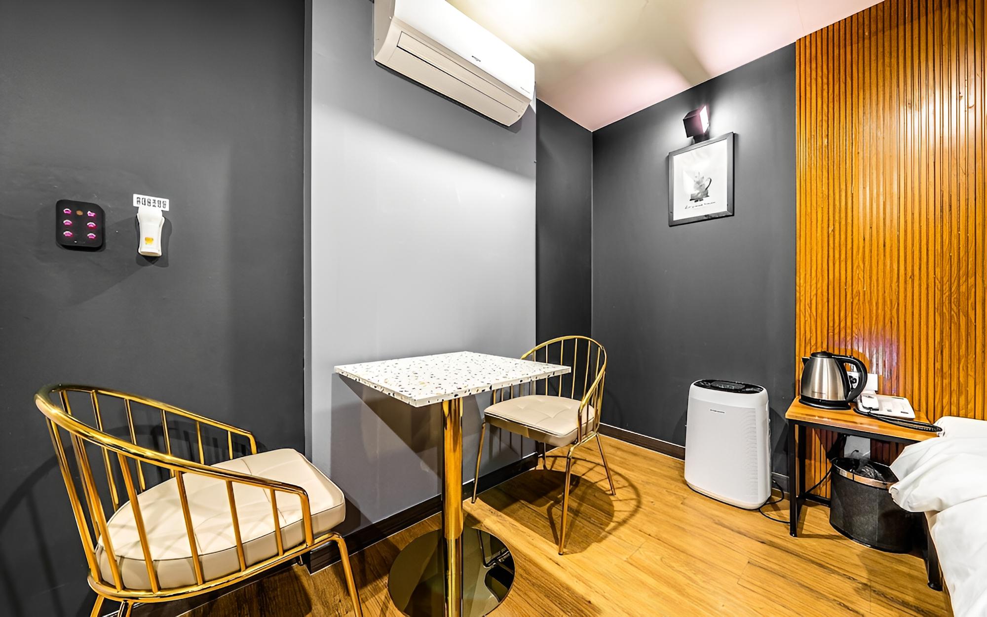 Room (Standard room B (air purifier random ) - Photo 12