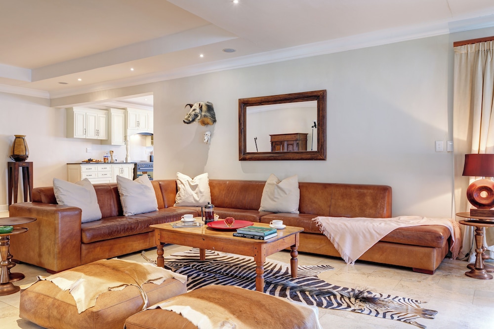 Clifton Main Two Bedroom Family Room photo 3