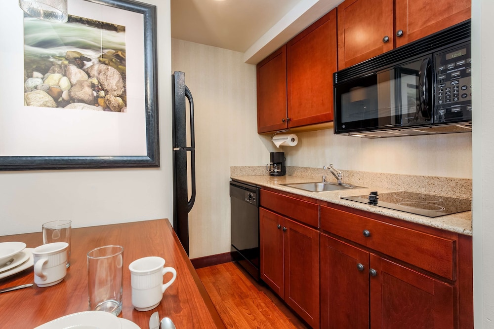 Suite, Accessible, Non Smoking (Mobility & Hearing, 3x3 Shower) - Photo 5