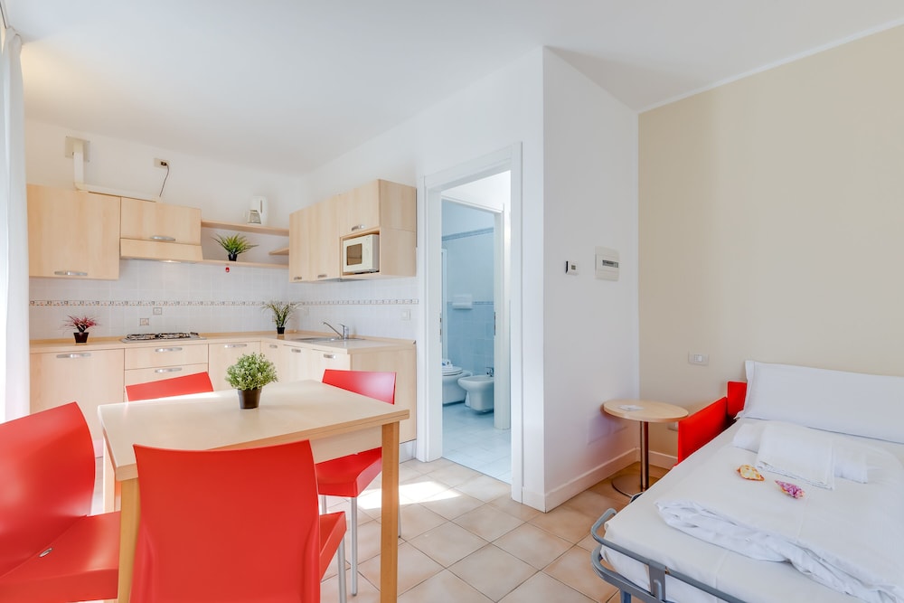 Standard Studio, Mountain View, Beachside (Porto Letizia Napoli 6)