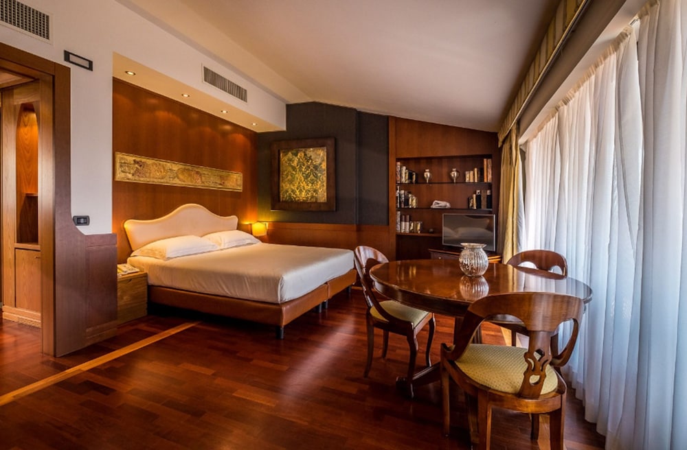 Junior Double or Twin Room - Photo 2