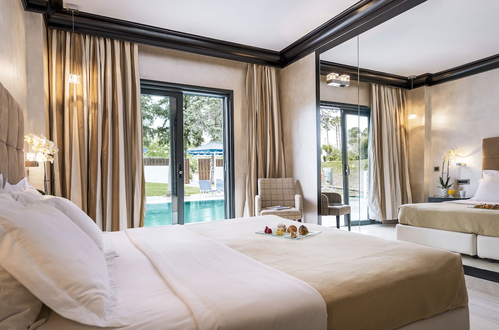 Twin Room (Sharing Pool) - Photo 1