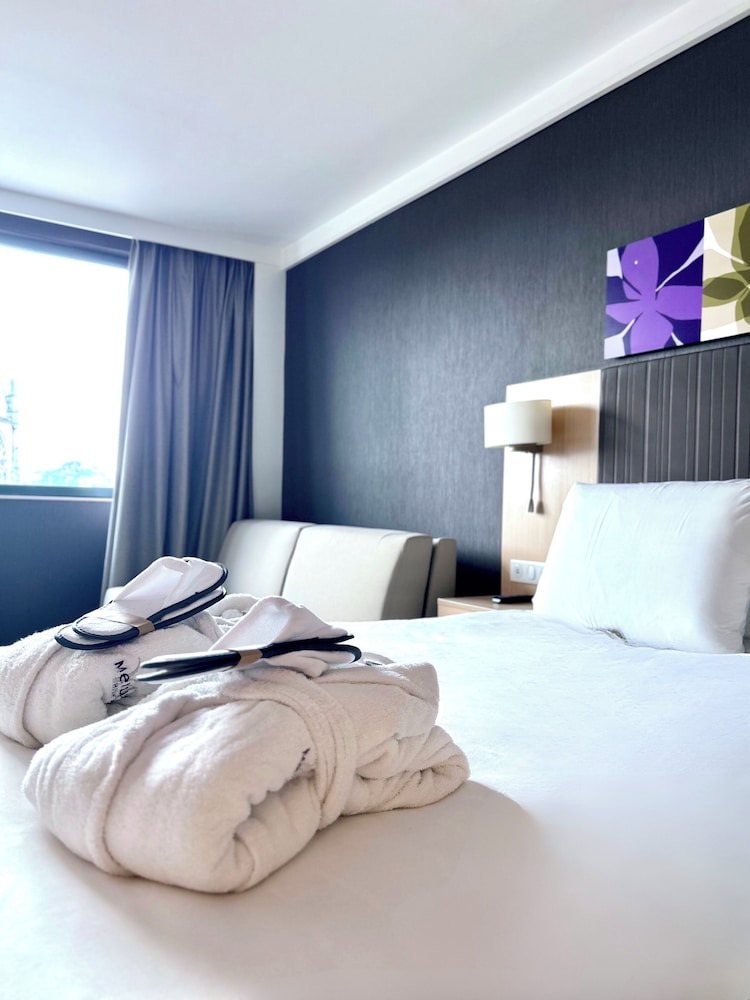 Privilege, Family Room, 1 Double Bed with Sofa bed photo 1