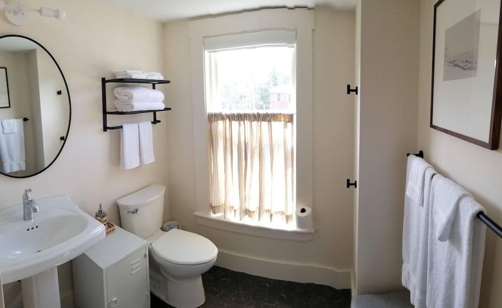 Suite, 1 Queen Bed photo 2