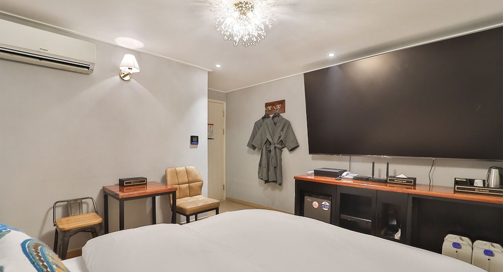 Deluxe Room, City View