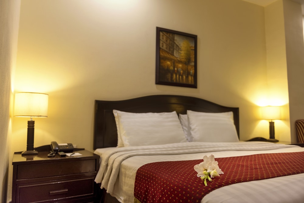 Deluxe Room, 1 King Bed, Private Bathroom photo 2