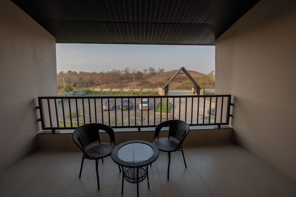 Club Room with Balcony photo 3