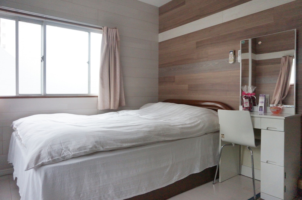Room (303) photo 3