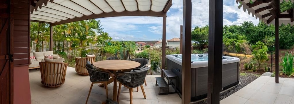 Luxury Villa 2 Bedroom with Private Jacuzzi photo 3