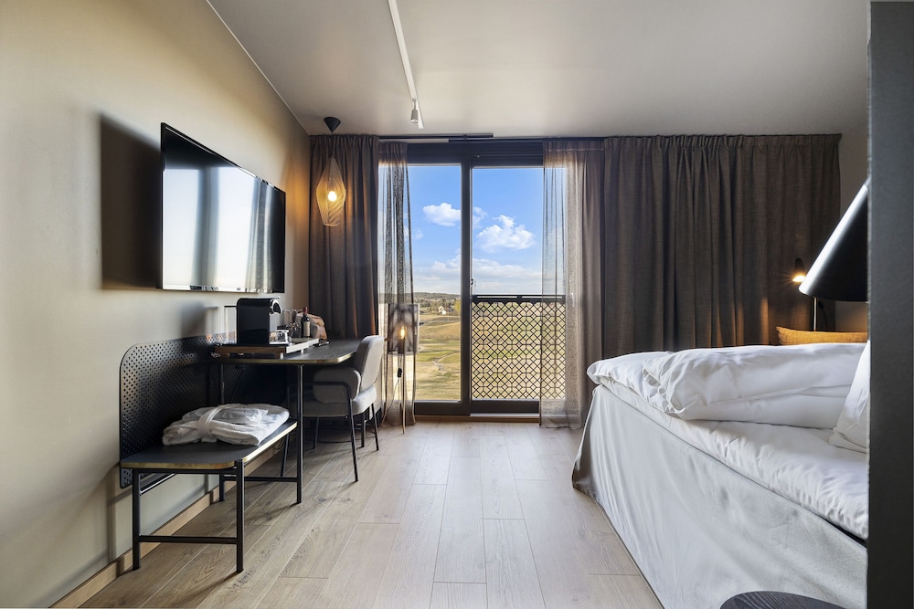 Deluxe Room, 1 King Bed (Fairway)