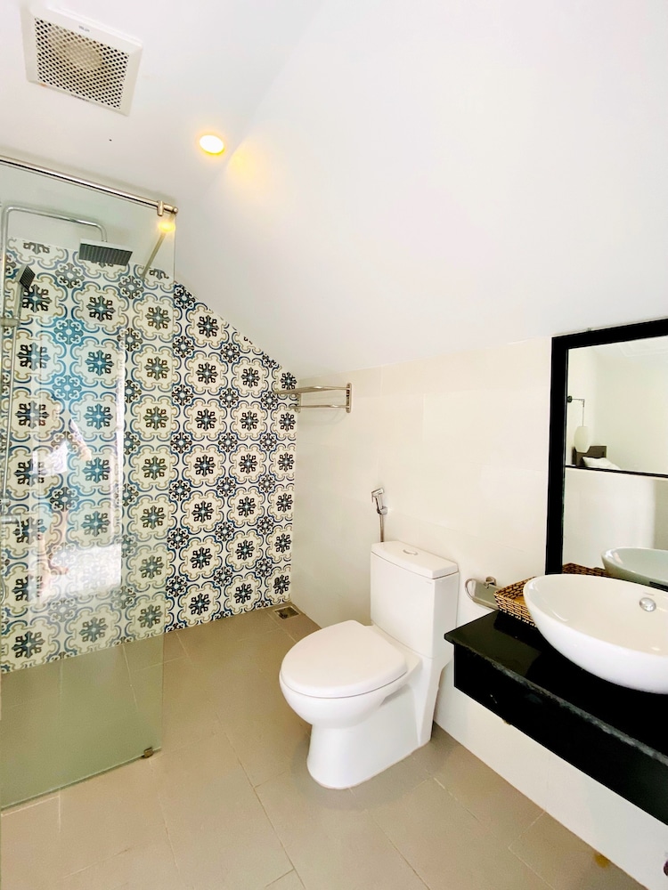 Deluxe Double Room - Photo 9