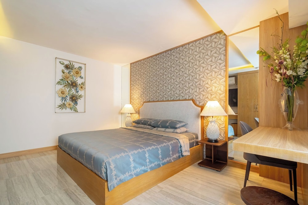 Junior Suite with Pool View photo 1