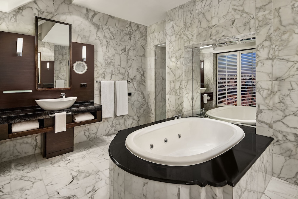 Executive Suite, 1 Bedroom, Terrace thumbnail 6