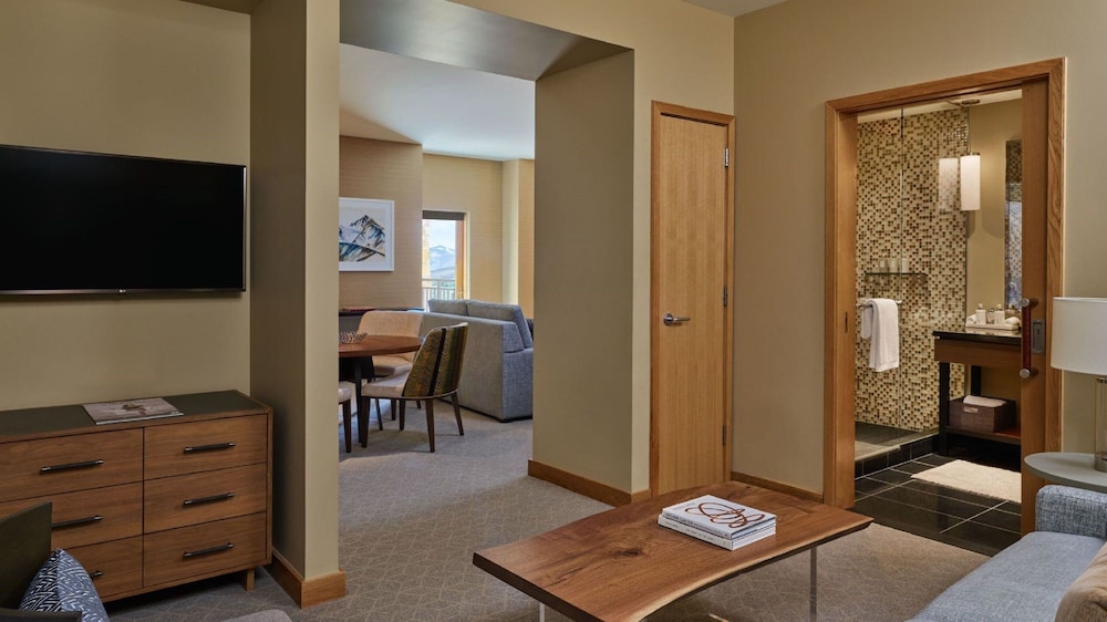 Pinnacle One Bedroom plus Den Residence - Photo 1