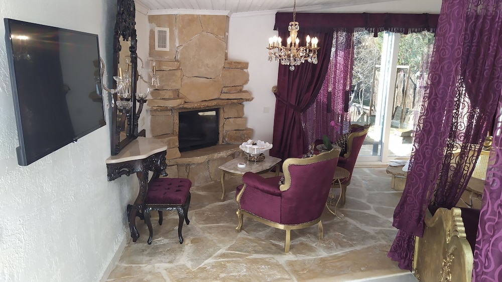 Queen Suite photo 1