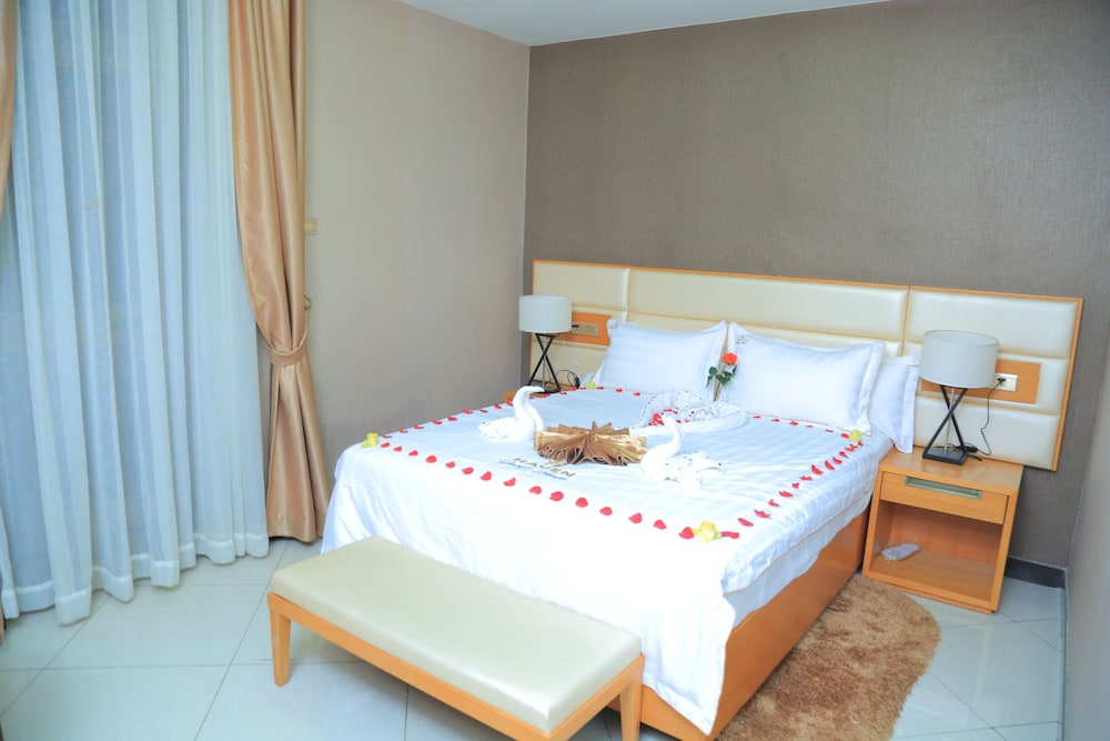 Deluxe Single Room, 1 Queen Bed, Balcony, City View photo 2