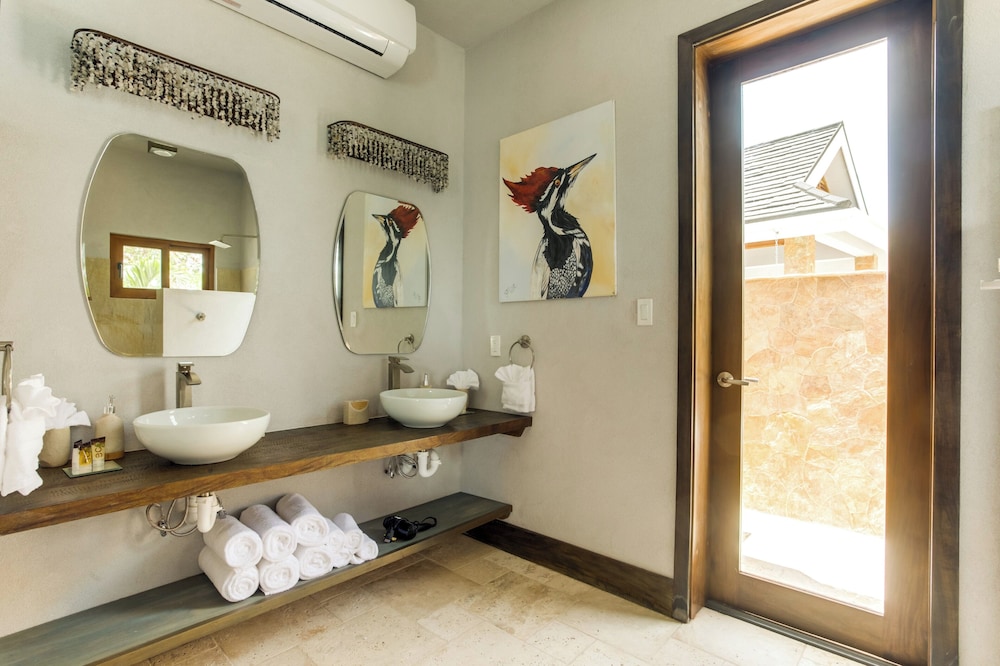 Deluxe Bungalow, 1 King Bed with Sofa bed, Beach View photo 2